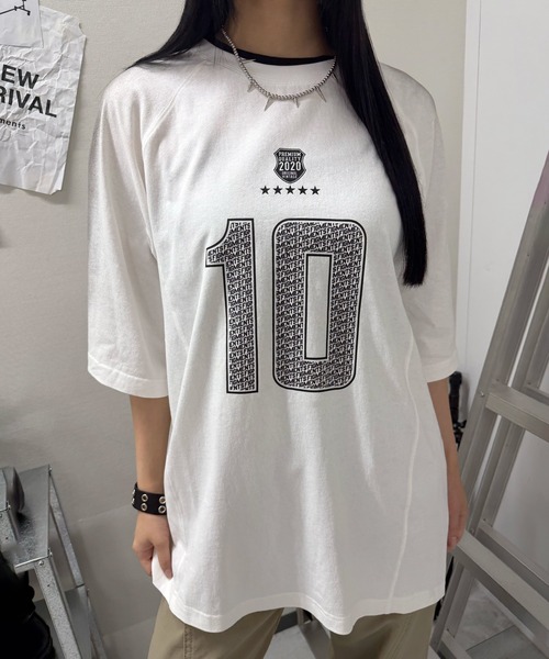 Figments(フィグメンツ)の「ナンバリングフェードビッグTシャツ(Tシャツ/カットソー・レディース・ホワイト/ブラック・FREE)」の5枚目の写真
