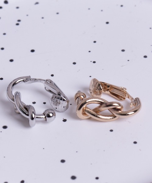 TONE SELECT GOODS（トーンセレクトグッズ）の「【Peony/ピオニー】ツイストフープデザイン　イヤリング（イヤリング・レディース・ゴールド/シルバー・FREE）」の5枚目の写真