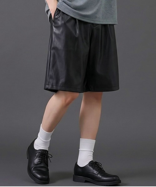revertical（リバーティカル）の「PUレザーワンタック ワイドショーツ（その他パンツ・メンズ・チャコール/ブラック・MEDIUM/LARGE/SMALL）」の3枚目の写真