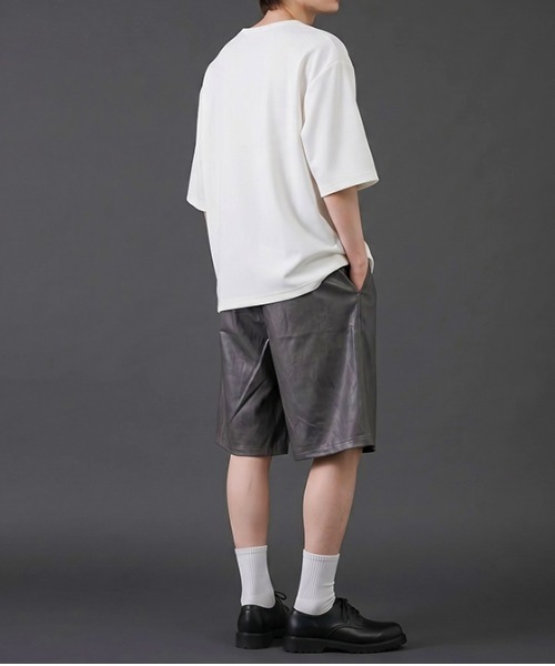 revertical（リバーティカル）の「PUレザーワンタック ワイドショーツ（その他パンツ・メンズ・チャコール/ブラック・MEDIUM/LARGE/SMALL）」の12枚目の写真