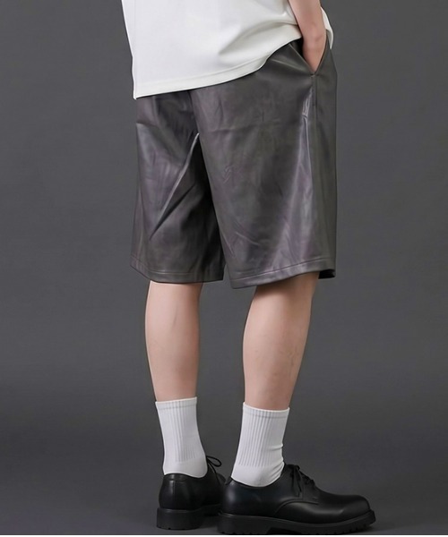 revertical（リバーティカル）の「PUレザーワンタック ワイドショーツ（その他パンツ・メンズ・チャコール/ブラック・MEDIUM/LARGE/SMALL）」の9枚目の写真