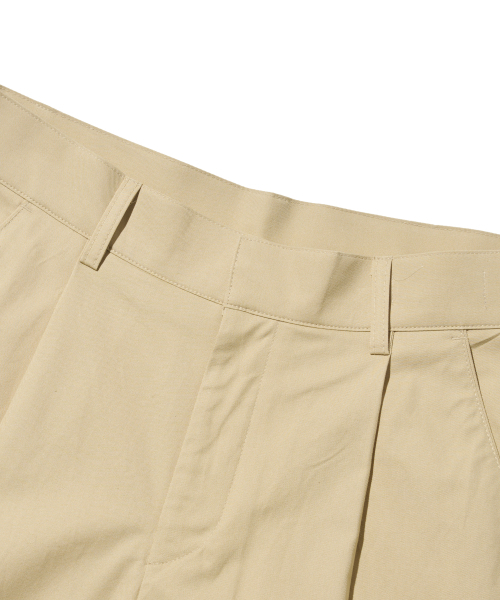 OTHERFITS（アザーフィッツ）の「ディープタックワイドバミューダパンツ（ベージュ）（その他パンツ・メンズ・その他・LARGE/MEDIUM）」の3枚目の写真