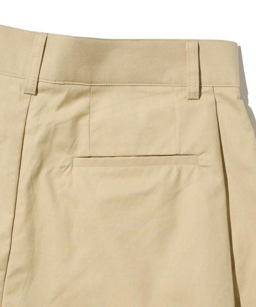 OTHERFITS（アザーフィッツ）の「ディープタックワイドバミューダパンツ（ベージュ）（その他パンツ・メンズ・その他・LARGE/MEDIUM）」の4枚目の写真