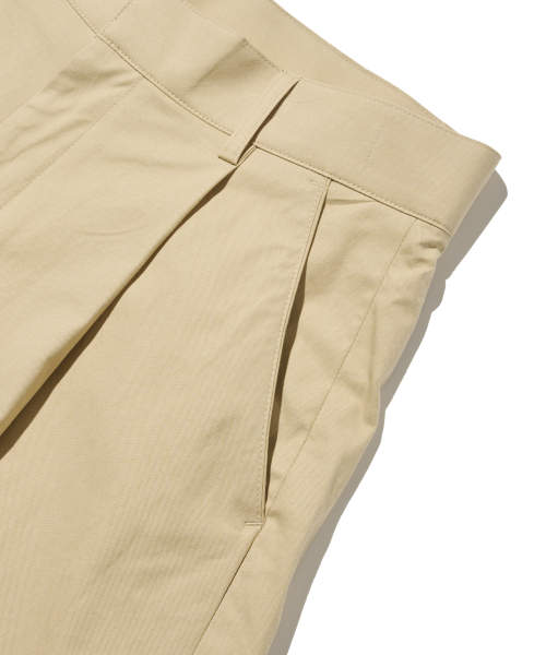OTHERFITS（アザーフィッツ）の「ディープタックワイドバミューダパンツ（ベージュ）（その他パンツ・メンズ・その他・LARGE/MEDIUM）」の5枚目の写真
