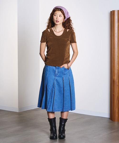ROSE BUD(ローズバッド)の「DENIM PLEATED MIDI SKIRT(デニムスカート・レディース・ライトインディゴブルー・S/M)」の4枚目の写真