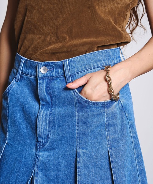 ROSE BUD(ローズバッド)の「DENIM PLEATED MIDI SKIRT(デニムスカート・レディース・ライトインディゴブルー・S/M)」の17枚目の写真