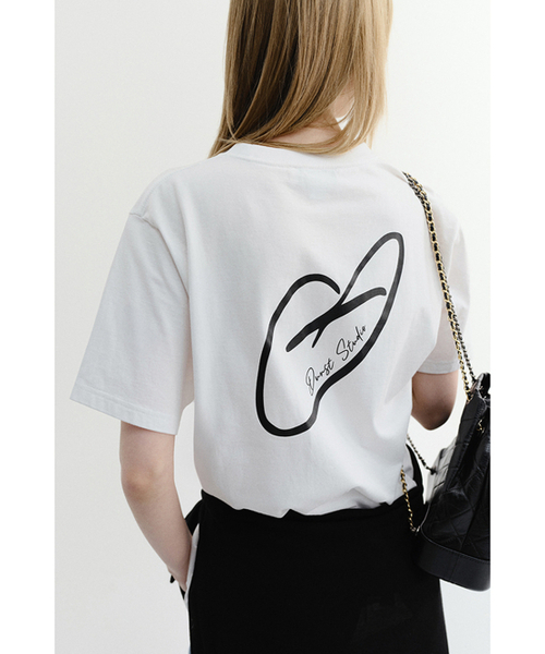 DUNST(ダンスト)の「UNISEX HEART D LOGO T-SHIRT_UDTS6B140_OFF WHITE(Tシャツ/カットソー・レディース・Off White・SMALL/X-LARGE/X-SMALL/XX-LARGE/LARGE/MEDIUM)」の2枚目の写真