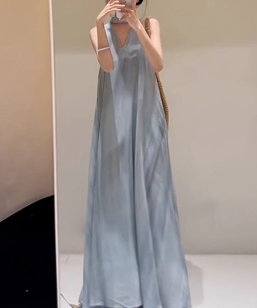 AMAJI(アマジ)の「ホルターネック キャミソール マキシ丈ワンピース(ワンピース・レディース・ライトブルー・X-LARGE/LARGE/MEDIUM/SMALL)」の1枚目の写真