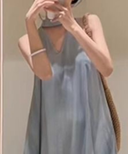 AMAJI(アマジ)の「ホルターネック キャミソール マキシ丈ワンピース(ワンピース・レディース・ライトブルー・X-LARGE/LARGE/MEDIUM/SMALL)」の2枚目の写真