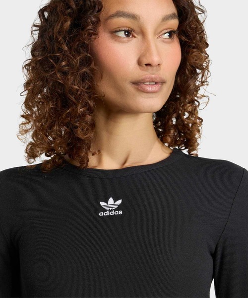 adidas(アディダス)の「エッセンシャルズ スカラップ エッジ長袖Tシャツ / ロンT / アディダスオリジナルス adidas Originals(Tシャツ/カットソー・レディース・ブラック・XX-LARGE/X-LARGE/X-SMALL/SMALL/MEDIUM/LARGE)」の2枚目の写真