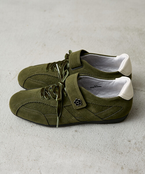MARY QUANT（マリークワント）の「MARY QUANT/マリークワント フェイクスエード ベロア リボン 付 ベルクロ スニーカー[23.0~24.5cm展開]　限定展開（スニーカー・レディース・ブラック/ブラウン/オリーブ・24.5cm/24.0cm/23.5cm/23.0cm）」の11枚目の写真