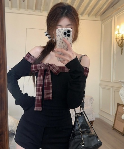SHEPP(シープ)の「【26年秋冬新作】《お気に入り数6000人↑◎大人気トップスの長袖新作!》チェックリボン オフショルダー クロップド トップス(Tシャツ/カットソー・レディース・ブラック/グレー・M/L)」の7枚目の写真