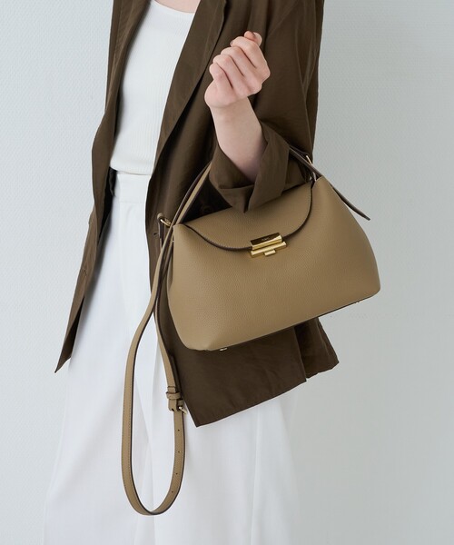 PUNTI.(プンティ)の「【PUNTI. / プンティ】レザーハンドルショルダーバッグ MAGNOLIA-HAND(ショルダーバッグ・レディース・ベージュ/ブラック・フリー)」の4枚目の写真
