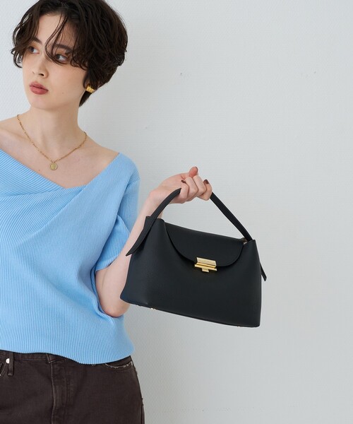 PUNTI.(プンティ)の「【PUNTI. / プンティ】レザーハンドルショルダーバッグ MAGNOLIA-HAND(ショルダーバッグ・レディース・ベージュ/ブラック・フリー)」の8枚目の写真