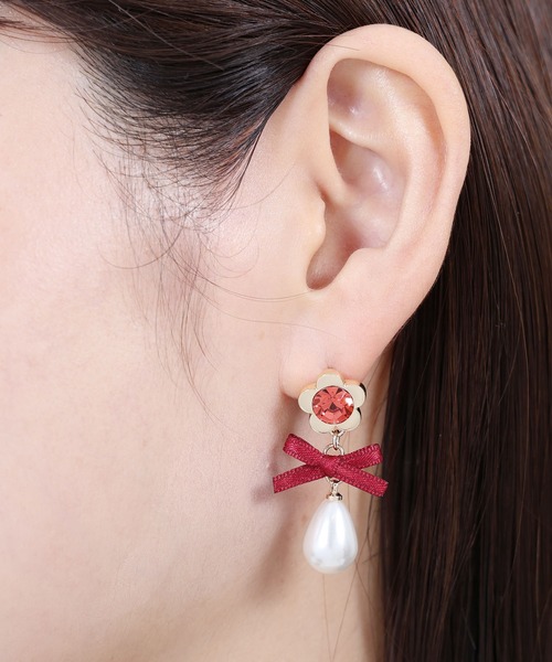 MARY QUANT(マリークワント)の「メタルデイジードロップパール ピアス(ピアス(両耳用)・レディース・ゴールド/ピンクゴールド/シルバー・FREE)」の3枚目の写真