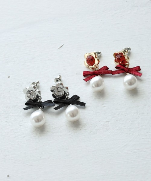 MARY QUANT(マリークワント)の「メタルデイジードロップパール ピアス(ピアス(両耳用)・レディース・ゴールド/ピンクゴールド/シルバー・FREE)」の7枚目の写真