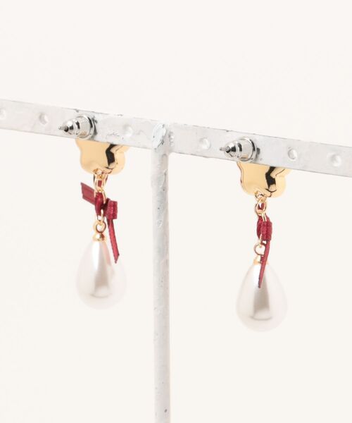 MARY QUANT(マリークワント)の「メタルデイジードロップパール ピアス(ピアス(両耳用)・レディース・ゴールド/ピンクゴールド/シルバー・FREE)」の8枚目の写真