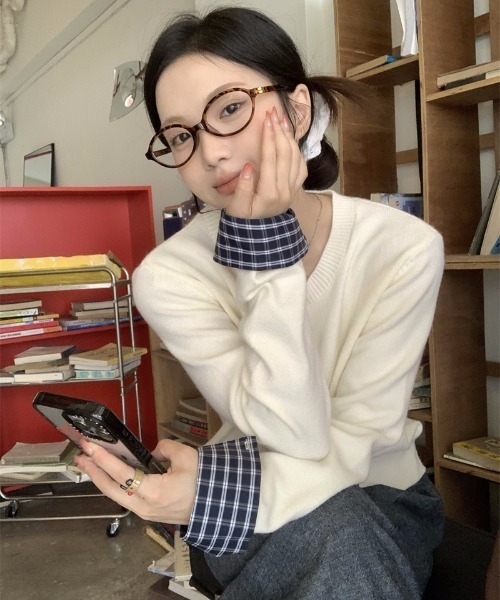 Teem Store(チームストア)の「チェック柄シャツドッキング クルーネックニットカーディガン(ニット/セーター・レディース・ホワイト/グレー/ブラック・M)」の1枚目の写真