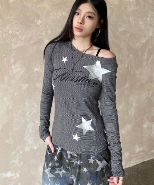 DIAVEL(ディアベル)の「【秋冬新作】スタープリント ボーダーロングスリーブTシャツ(Tシャツ/カットソー・レディース・ブラック・M)」の1枚目の写真