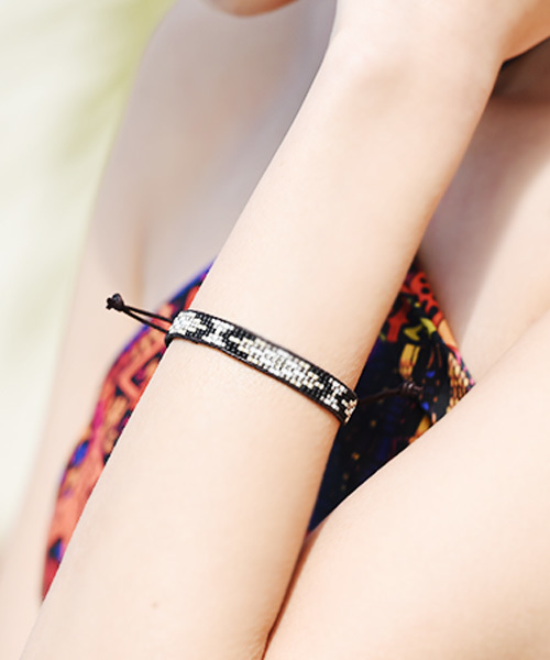 Luz Llena（ラズレナ）の「オルテガ柄ビーズブレスレット（バングル/リストバンド・レディース・ターコイズブルー/ブラック・ﾌﾘ-）」の2枚目の写真