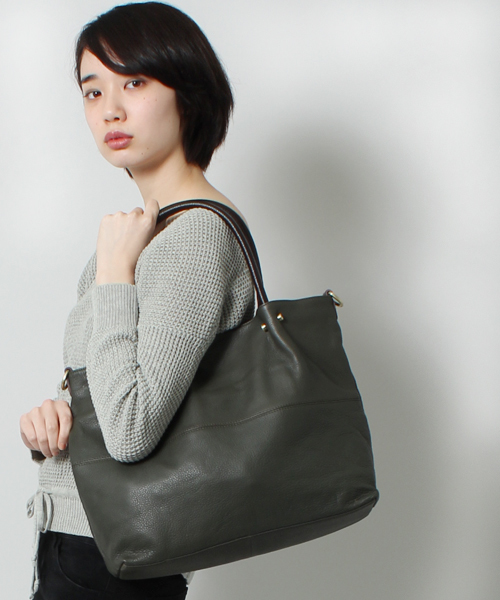 STUDIOUS(ステュディオス)の「AnnaMarie レザー2wayミドルトート 【WEB限定】(トートバッグ・レディース・ライトグリーン/マルチ/マスタード/ブラウン系その他/ピンク系その他/グレー×ピンク/ダークウッド/イエロー×グリーン/ネイビー/グレー/ダークブラウン/ライトグレー・FREE)」の7枚目の写真