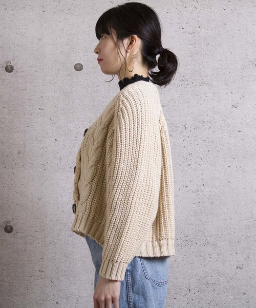 LUGG NAGG（ラグナグ）の「【Jewelobe/ ジュエローブ】 ケーブル編みショートカーデ（カーディガン/ボレロ・レディース・ベージュ/イエロー/グリーン/ボルドー・FREE）」の7枚目の写真