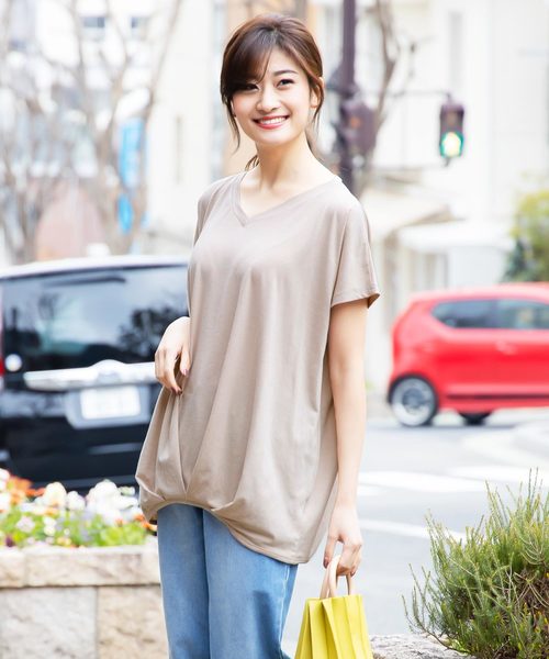 KOBE LETTUCE（コウベレタス）の「[Uネック/Vネック]裾タック入りフレンチスリーブ半袖Tシャツ（Tシャツ/カットソー・レディース・レッド系その他2/ブルー系その他/イエロー系その他/ピンク系その他/ローズ/ホワイト×ネイビー/グレイッシュベージュ/ホワイト系その他3/ホワイト系その他7/ブラック/オフホワイト/ピンク/マスタード/ライトカーキ/ホワイト×ブラック/ブラック系その他/ベージュ系その他/グリーン系その他/ブラック×ホワイト/ボルドー/ネイビー/ホワイト系その他6/ホワイト系その他/ホワイト系その他5/ホワイト系その他2/ホワイト系その他4/レッド系その他・L/M）」の15枚目の写真