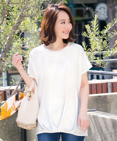 KOBE LETTUCE（コウベレタス）の「[Uネック/Vネック]裾タック入りフレンチスリーブ半袖Tシャツ（Tシャツ/カットソー・レディース・レッド系その他2/ブルー系その他/イエロー系その他/ピンク系その他/ローズ/ホワイト×ネイビー/グレイッシュベージュ/ホワイト系その他3/ホワイト系その他7/ブラック/オフホワイト/ピンク/マスタード/ライトカーキ/ホワイト×ブラック/ブラック系その他/ベージュ系その他/グリーン系その他/ブラック×ホワイト/ボルドー/ネイビー/ホワイト系その他6/ホワイト系その他/ホワイト系その他5/ホワイト系その他2/ホワイト系その他4/レッド系その他・L/M）」の2枚目の写真