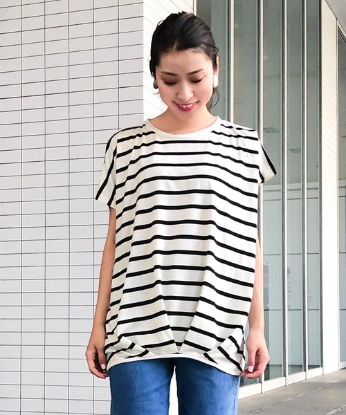 KOBE LETTUCE（コウベレタス）の「[Uネック/Vネック]裾タック入りフレンチスリーブ半袖Tシャツ（Tシャツ/カットソー・レディース・レッド系その他2/ブルー系その他/イエロー系その他/ピンク系その他/ローズ/ホワイト×ネイビー/グレイッシュベージュ/ホワイト系その他3/ホワイト系その他7/ブラック/オフホワイト/ピンク/マスタード/ライトカーキ/ホワイト×ブラック/ブラック系その他/ベージュ系その他/グリーン系その他/ブラック×ホワイト/ボルドー/ネイビー/ホワイト系その他6/ホワイト系その他/ホワイト系その他5/ホワイト系その他2/ホワイト系その他4/レッド系その他・L/M）」の6枚目の写真