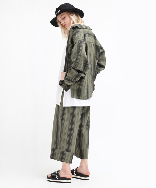 RNA（アールエヌエー）の「B2545 ストライプフレアカフスシャツ（シャツ/ブラウス・レディース・ホワイト/カーキ/ピンク・MEDIUM）」の18枚目の写真