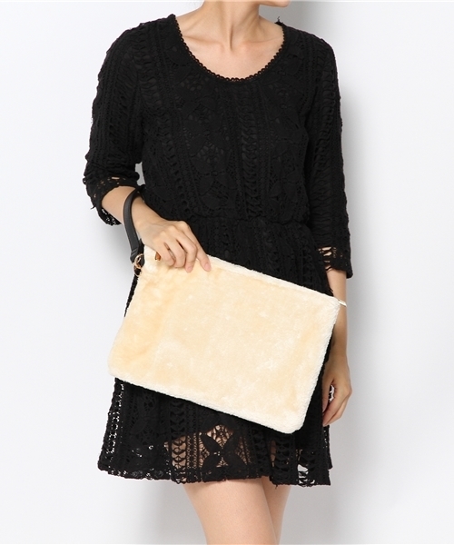 ROSE BUD（ローズバッド）の「(LL ACCESSORIES)B1683 FUR/SQ CLUTCH BAG（クラッチバッグ・レディース・ブラック/クリーム/ブルー・ONE SIZE）」の4枚目の写真