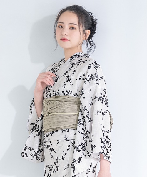 SOUBIEN（ソウビエン）の「選べるレディース浴衣2点セット （浴衣＋帯）（浴衣・レディース・ホワイト系その他/ブラック系その他/グリーン系その他/ホワイト系その他2/ホワイト系その他3/ホワイト系その他4/ホワイト系その他5/ホワイト×イエロー/ホワイト×グリーン/ブルー系/ライトグレー系1/ブラック×ホワイト/ホワイト×ブラック/ブルー系1/ライトグレー系3/アイボリー/イエロー系/グレー系/チャコールグレー×パープル/ホワイト×パープル/グレイッシュブルー/ライトグレー系/グレイッシュベージュ/ライトグレー系2/グリーン系/ホワイト系その他6/グリーン系2/パープル系/スカイブルー系/ホワイト系/サックスブルー系/クリーム/パープル系1/ホワイト系1/ふじ色系/モーブ系1/モーブ系2/ホワイト系2/ライラック系/ライトオレンジ系/モーブ系/グレー系1/ベージュ系・FREE）」の4枚目の写真