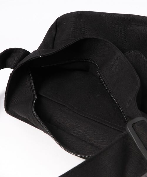 Fun & Daily（ファンアンドデイリー）の「F&D : Flap Pocket Shoulder Bag（ショルダーバッグ・メンズ・ホワイト/ブラック/カーキ/ベージュ・FREE）」の6枚目の写真