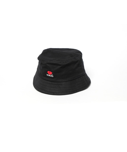 MAISON mou(メゾンムー)の「【KISS TOKYO/キストーキョー】LIP LOGO BUCKET HAT/ハット(ハット・レディース・ブラック/ホワイト・FREE)」の9枚目の写真