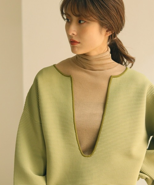 CLEIO(クレイオ)の「【CLEIO】リップル編み配色スリットネックニット(ニット/セーター・レディース・アイボリー/ベージュ/グリーン・FREE)」の3枚目の写真