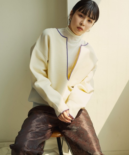 CLEIO(クレイオ)の「【CLEIO】リップル編み配色スリットネックニット(ニット/セーター・レディース・アイボリー/ベージュ/グリーン・FREE)」の5枚目の写真