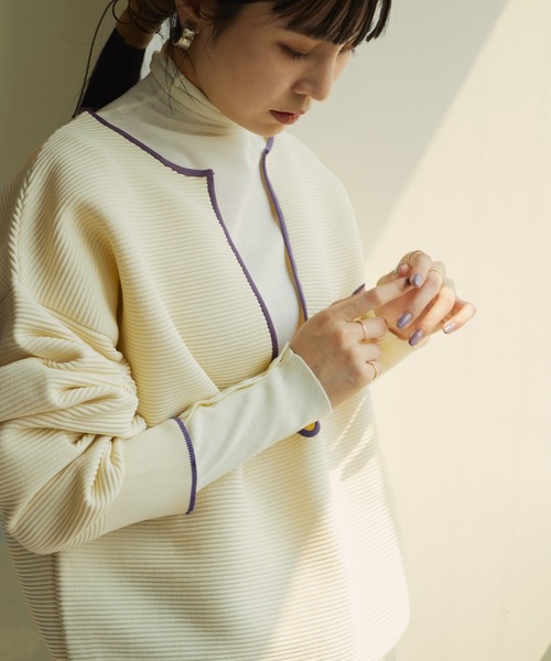 CLEIO(クレイオ)の「【CLEIO】リップル編み配色スリットネックニット(ニット/セーター・レディース・アイボリー/ベージュ/グリーン・FREE)」の4枚目の写真