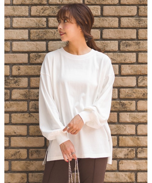 SpRay(スプレイ)の「サイドスリットロングTシャツ(Tシャツ/カットソー・レディース・オフホワイト/アイボリー/グレイッシュベージュ/チャコールグレー/ブラック・FREE)」の2枚目の写真