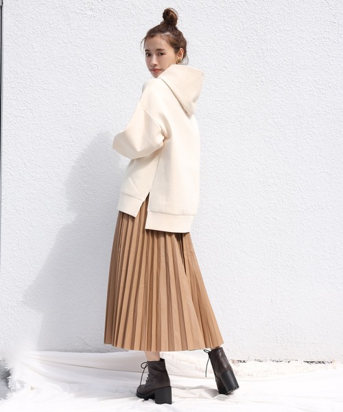 one after another NICE CLAUP（ワンアフターアナザーナイスクラップ）の「フェイクレザープリーツスカート（スカート・レディース・アイボリー/ブラウン/モカ・FREE）」の4枚目の写真