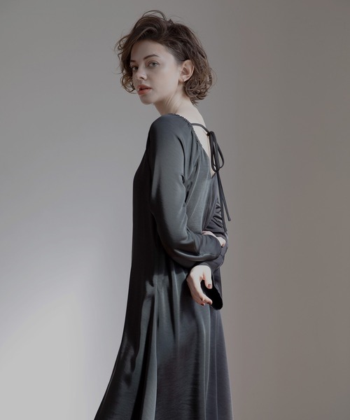 MIELI INVARIANT（ミエリインヴァリアント）の「Back Ribbon Satin Dress（ワンピース・レディース・ホワイト系その他/ブラック/ブラウン・FREE）」の9枚目の写真