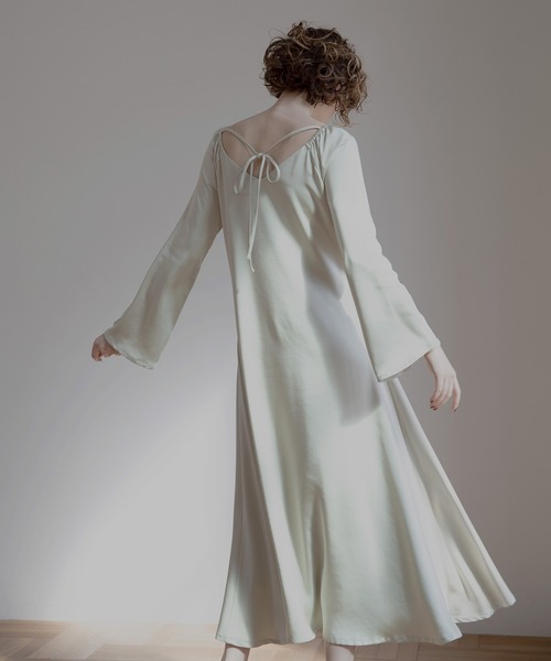 MIELI INVARIANT（ミエリインヴァリアント）の「Back Ribbon Satin Dress（ワンピース・レディース・ホワイト系その他/ブラック/ブラウン・FREE）」の15枚目の写真