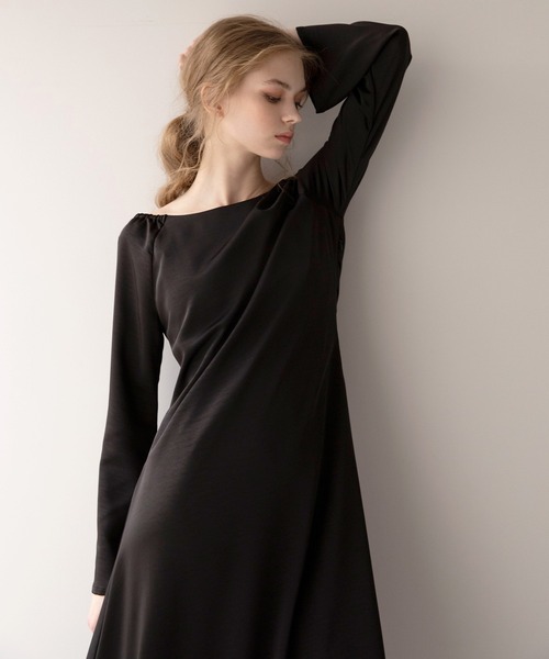 MIELI INVARIANT（ミエリインヴァリアント）の「Back Ribbon Satin Dress（ワンピース・レディース・ホワイト系その他/ブラック/ブラウン・FREE）」の5枚目の写真