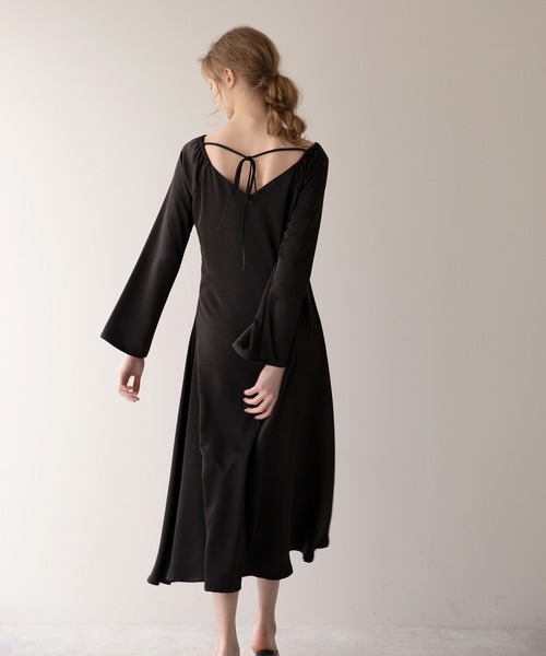 MIELI INVARIANT（ミエリインヴァリアント）の「Back Ribbon Satin Dress（ワンピース・レディース・ホワイト系その他/ブラック/ブラウン・FREE）」の6枚目の写真