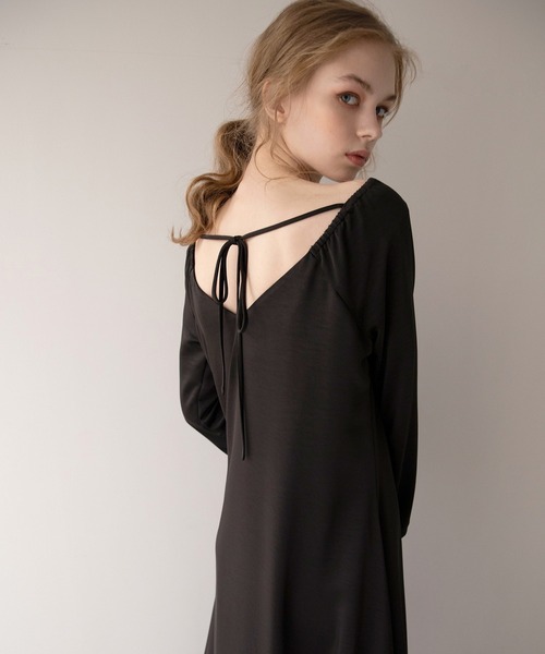 MIELI INVARIANT（ミエリインヴァリアント）の「Back Ribbon Satin Dress（ワンピース・レディース・ホワイト系その他/ブラック/ブラウン・FREE）」の8枚目の写真