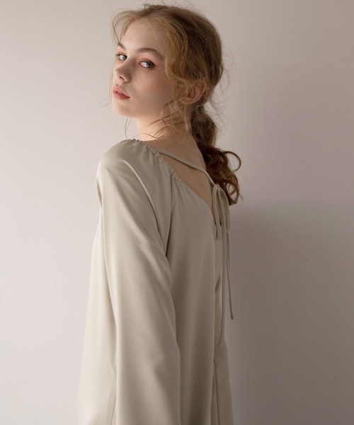 MIELI INVARIANT（ミエリインヴァリアント）の「Back Ribbon Satin Dress（ワンピース・レディース・ホワイト系その他/ブラック/ブラウン・FREE）」の10枚目の写真