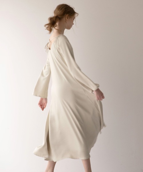 MIELI INVARIANT（ミエリインヴァリアント）の「Back Ribbon Satin Dress（ワンピース・レディース・ホワイト系その他/ブラック/ブラウン・FREE）」の12枚目の写真