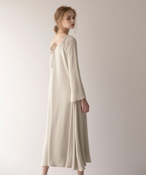 MIELI INVARIANT（ミエリインヴァリアント）の「Back Ribbon Satin Dress（ワンピース・レディース・ホワイト系その他/ブラック/ブラウン・FREE）」の13枚目の写真