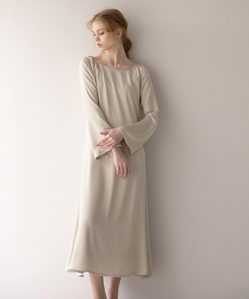 MIELI INVARIANT（ミエリインヴァリアント）の「Back Ribbon Satin Dress（ワンピース・レディース・ホワイト系その他/ブラック/ブラウン・FREE）」の14枚目の写真