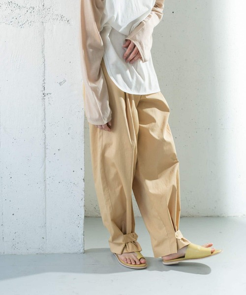 KBF（ケイビーエフ）の「ヘムボタンデザインパンツ（その他パンツ・レディース・カーキ/ピンク/ベージュ・38/36）」の4枚目の写真