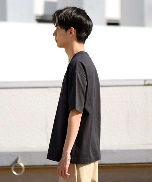 SHIPS(シップス)の「【WEB限定】SHIPS: 〈汗染み防止加工〉 ビッグシルエット ヘビーウェイト Tシャツ(Tシャツ/カットソー・メンズ・ホワイト/ブラック/グリーン/ライトブルー/ネイビー/ピンク・LARGE/X-LARGE/MEDIUM/SMALL)」の10枚目の写真